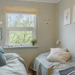 2 Bedroom Cozy Home In Asko 펜션