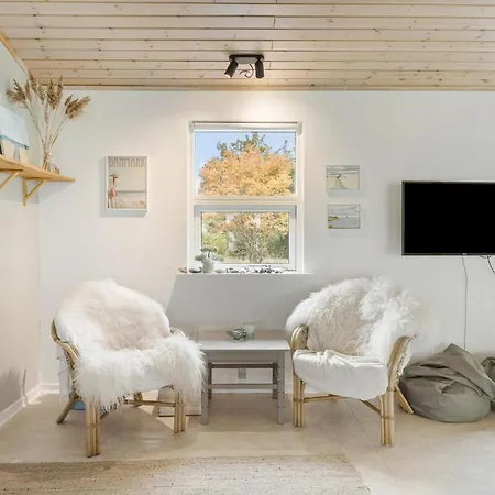 Hyggeligt Hus Med 2 Soveværelser I Askø Feriehus *